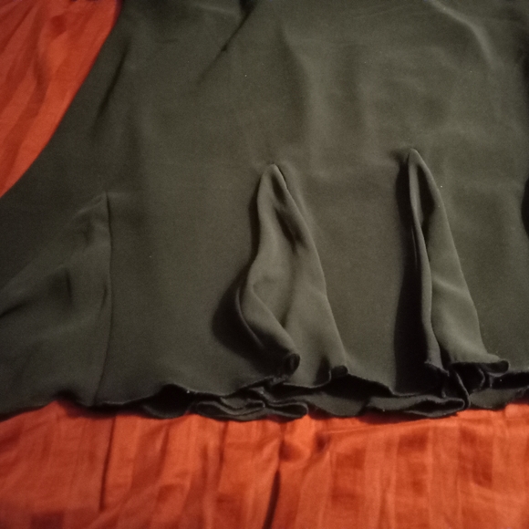 Elegant black dress with draped neckline & trumpet skirt - Picture 8 of 9